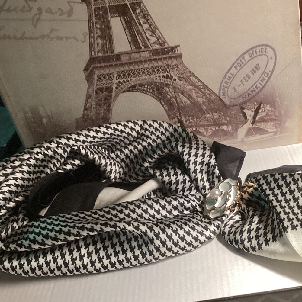 New HOUNDSTOOTH Scarf “LAST ONE” - Picture 11 of 14